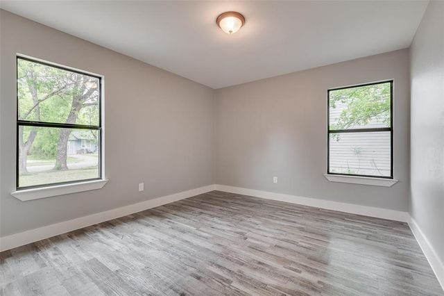 2124 Tisinger Avenue, Dallas, TX 75228