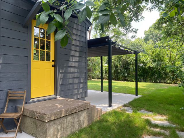 2124 Tisinger Avenue, Dallas, TX 75228