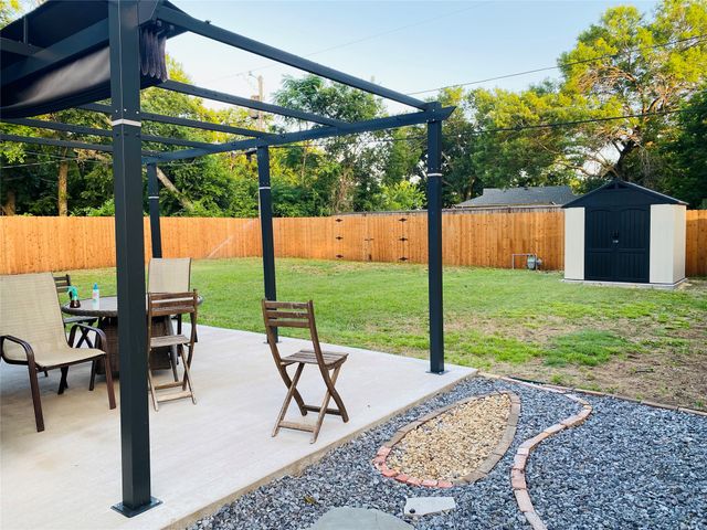 2124 Tisinger Avenue, Dallas, TX 75228