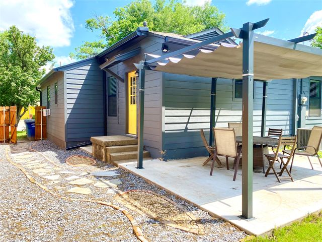 2124 Tisinger Avenue, Dallas, TX 75228