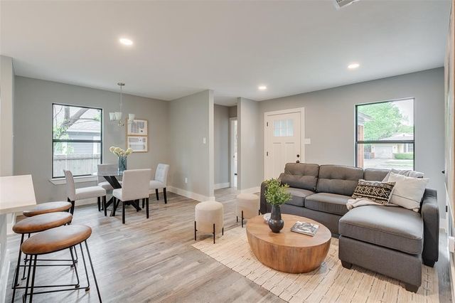 2124 Tisinger Avenue, Dallas, TX 75228