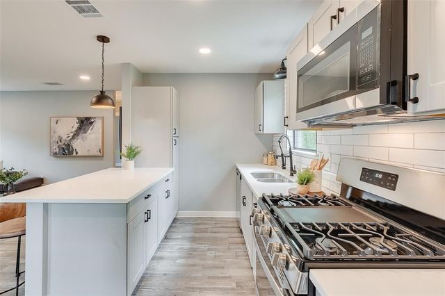 2124 Tisinger Avenue, Dallas, TX 75228