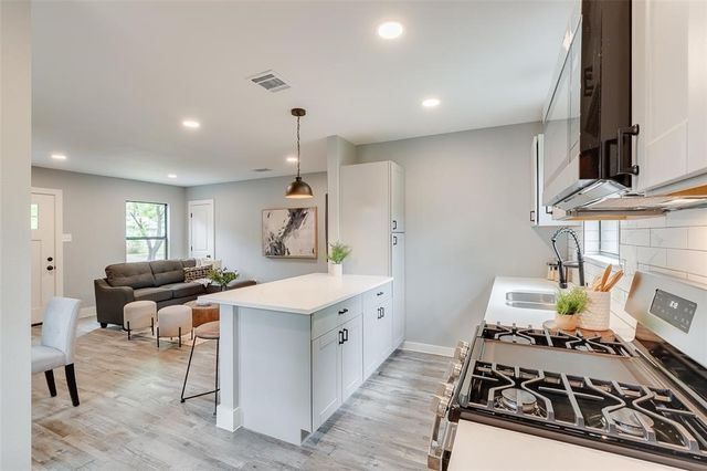 2124 Tisinger Avenue, Dallas, TX 75228