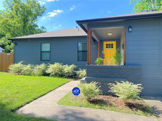 2124 Tisinger Avenue, Dallas, TX 75228