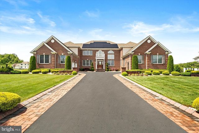 9 BOUVIER LN, East Brunswick, NJ 08816