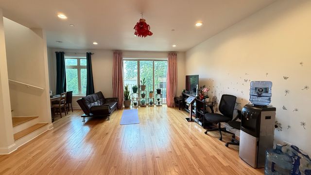 3346 S Justine Street, Chicago, IL 60608