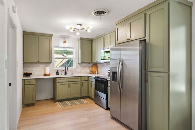 416 Simmons Drive, Hurst, TX 76053