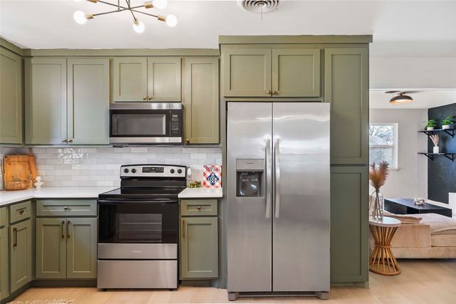 416 Simmons Drive, Hurst, TX 76053