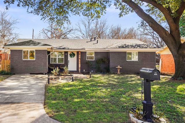 416 Simmons Drive, Hurst, TX 76053