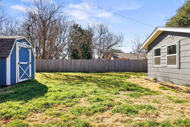 416 Simmons Drive, Hurst, TX 76053