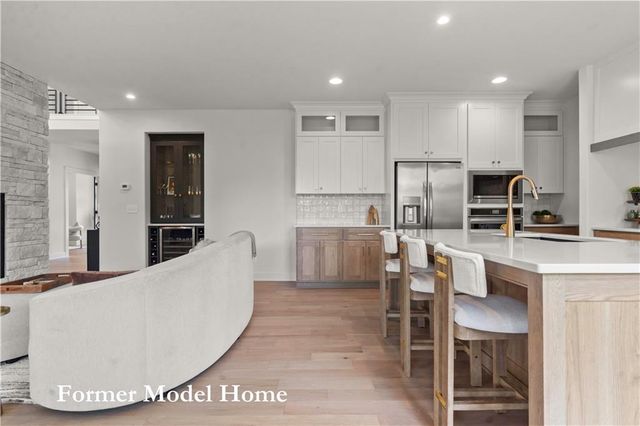 2517 NE Woodland Oak Circle, Lee's Summit, MO 64086