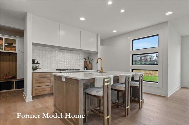 2517 NE Woodland Oak Circle, Lee's Summit, MO 64086