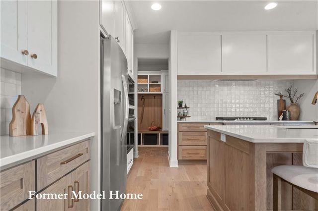 2517 NE Woodland Oak Circle, Lee's Summit, MO 64086