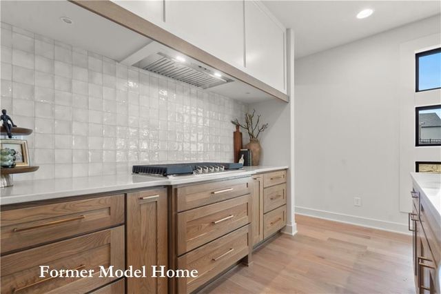 2517 NE Woodland Oak Circle, Lee's Summit, MO 64086