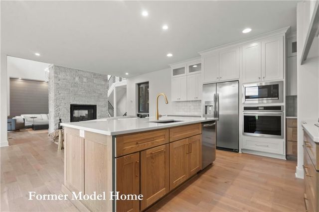 2517 NE Woodland Oak Circle, Lee's Summit, MO 64086