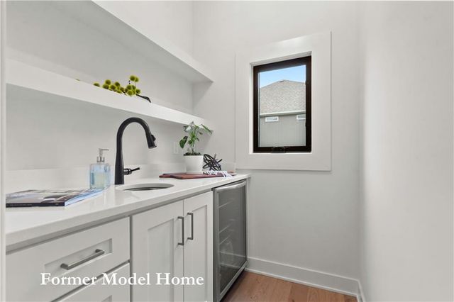 2517 NE Woodland Oak Circle, Lee's Summit, MO 64086