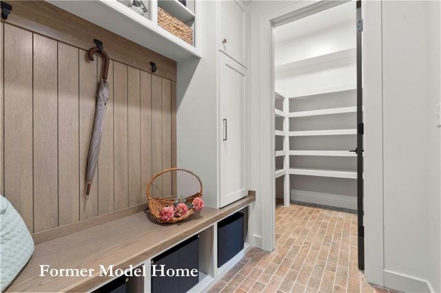 2517 NE Woodland Oak Circle, Lee's Summit, MO 64086