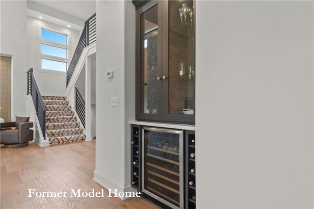 2517 NE Woodland Oak Circle, Lee's Summit, MO 64086