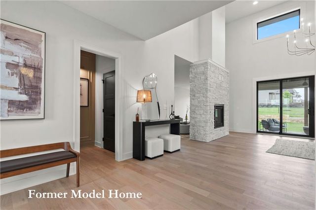 2517 NE Woodland Oak Circle, Lee's Summit, MO 64086