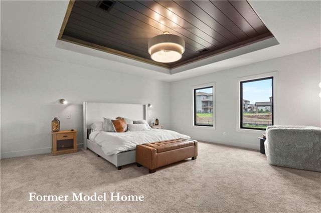 2517 NE Woodland Oak Circle, Lee's Summit, MO 64086