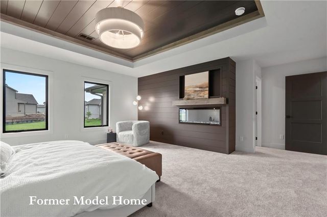 2517 NE Woodland Oak Circle, Lee's Summit, MO 64086