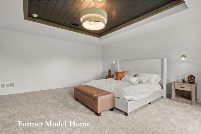 2517 NE Woodland Oak Circle, Lee's Summit, MO 64086