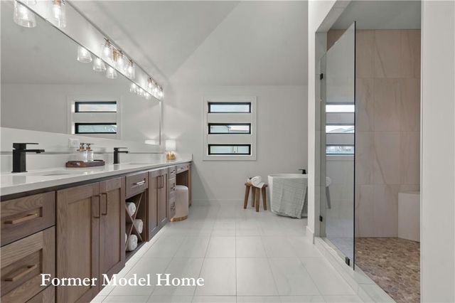 2517 NE Woodland Oak Circle, Lee's Summit, MO 64086