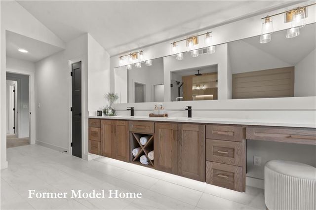 2517 NE Woodland Oak Circle, Lee's Summit, MO 64086