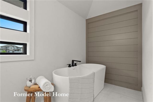 2517 NE Woodland Oak Circle, Lee's Summit, MO 64086