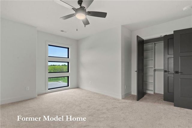 2517 NE Woodland Oak Circle, Lee's Summit, MO 64086