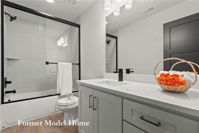 2517 NE Woodland Oak Circle, Lee's Summit, MO 64086