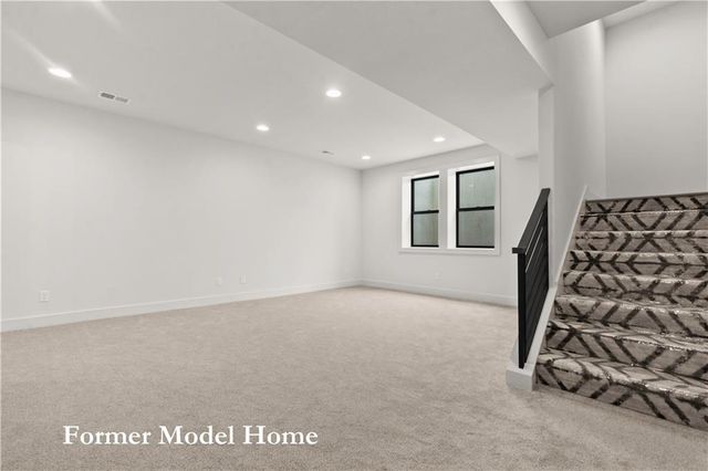 2517 NE Woodland Oak Circle, Lee's Summit, MO 64086