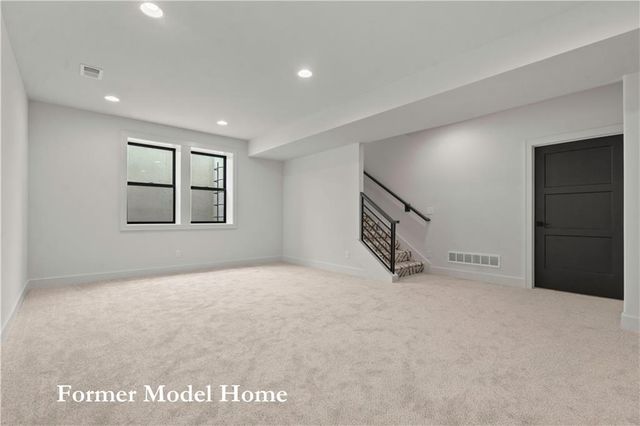 2517 NE Woodland Oak Circle, Lee's Summit, MO 64086