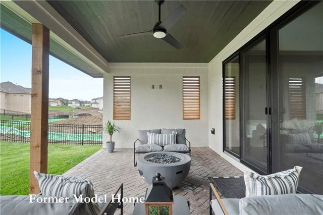 2517 NE Woodland Oak Circle, Lee's Summit, MO 64086