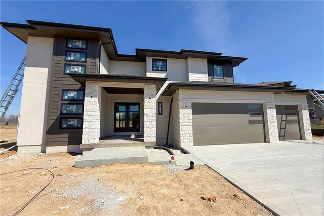 2517 NE Woodland Oak Circle, Lee's Summit, MO 64086