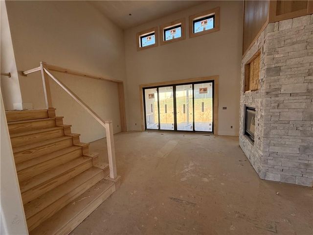 2517 NE Woodland Oak Circle, Lee's Summit, MO 64086