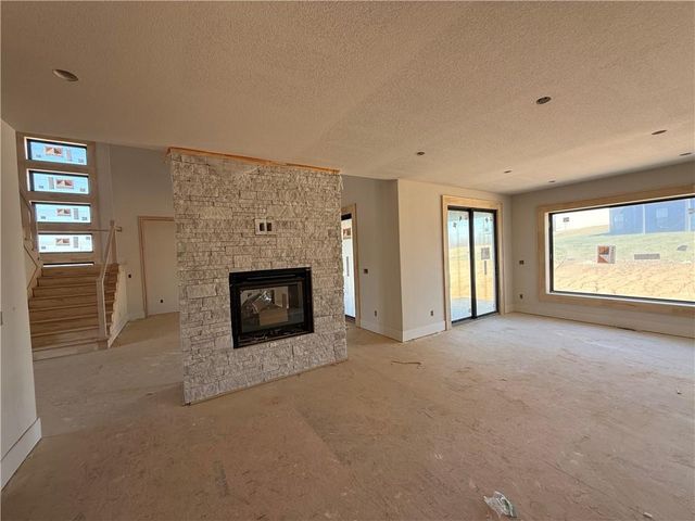 2517 NE Woodland Oak Circle, Lee's Summit, MO 64086