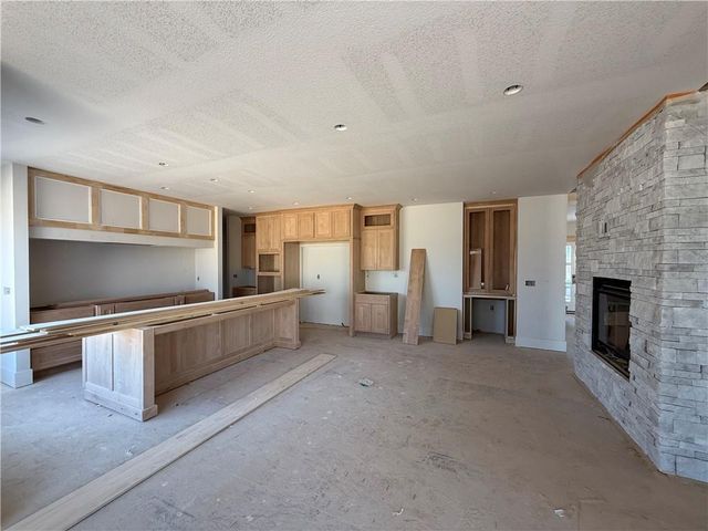 2517 NE Woodland Oak Circle, Lee's Summit, MO 64086