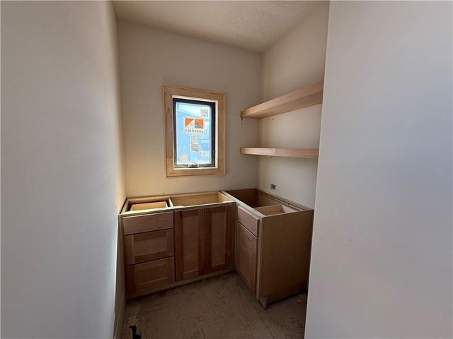 2517 NE Woodland Oak Circle, Lee's Summit, MO 64086