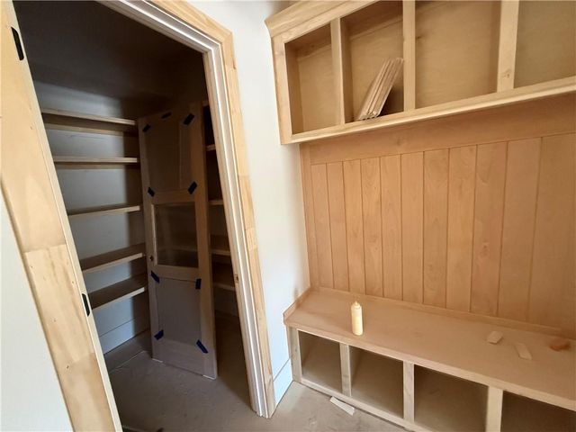 2517 NE Woodland Oak Circle, Lee's Summit, MO 64086