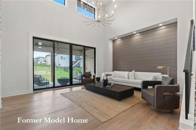 2517 NE Woodland Oak Circle, Lee's Summit, MO 64086