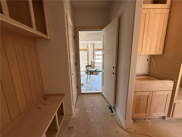 2517 NE Woodland Oak Circle, Lee's Summit, MO 64086