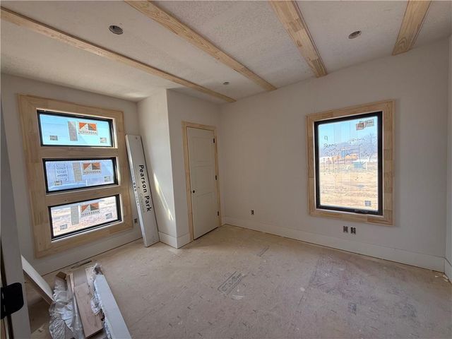 2517 NE Woodland Oak Circle, Lee's Summit, MO 64086