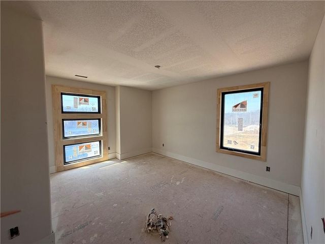 2517 NE Woodland Oak Circle, Lee's Summit, MO 64086