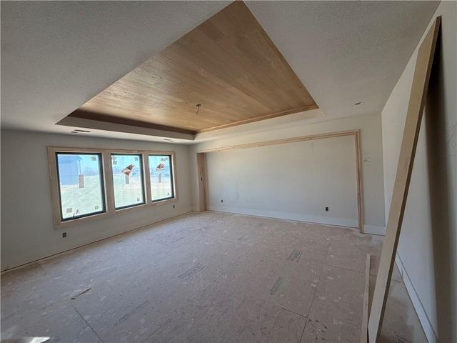 2517 NE Woodland Oak Circle, Lee's Summit, MO 64086