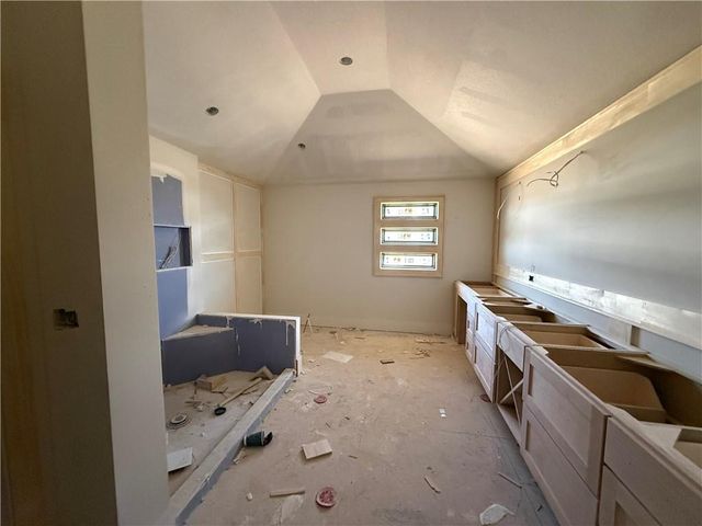 2517 NE Woodland Oak Circle, Lee's Summit, MO 64086