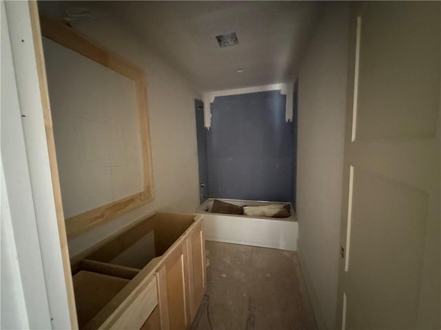 2517 NE Woodland Oak Circle, Lee's Summit, MO 64086