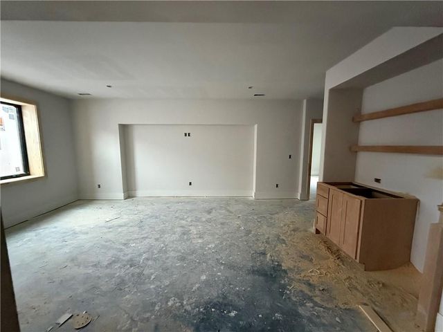 2517 NE Woodland Oak Circle, Lee's Summit, MO 64086