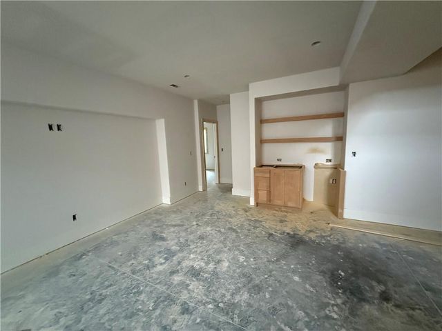 2517 NE Woodland Oak Circle, Lee's Summit, MO 64086