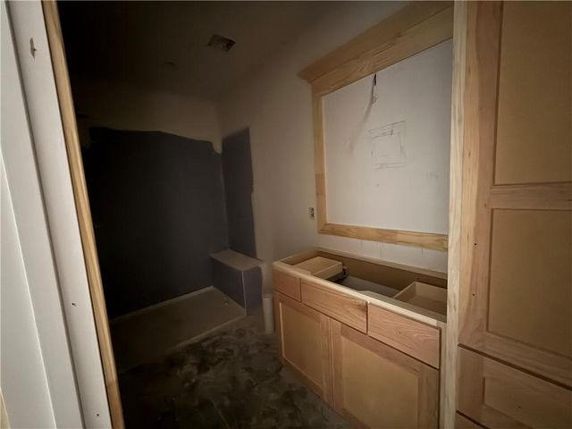 2517 NE Woodland Oak Circle, Lee's Summit, MO 64086